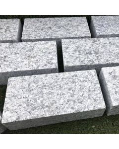 Silver Granite Sett Flamed Top/Others Sawn - 200 x 100 x 20mm